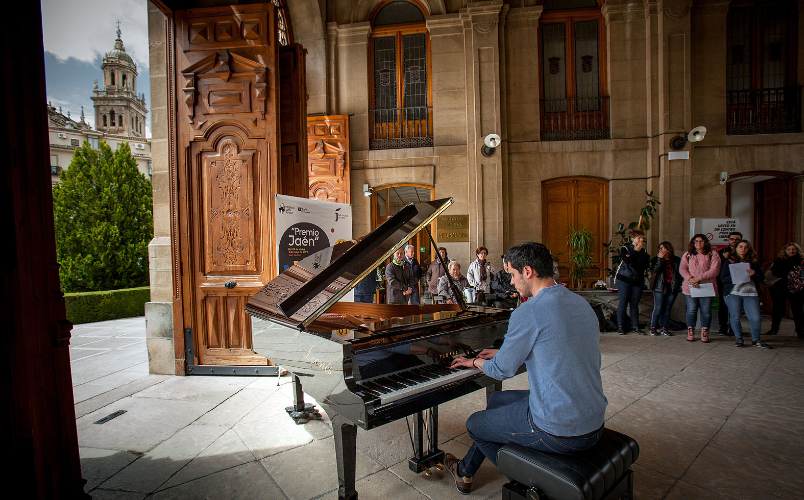 82-Pianos en la calle Lonja de la Diputación de Jaén