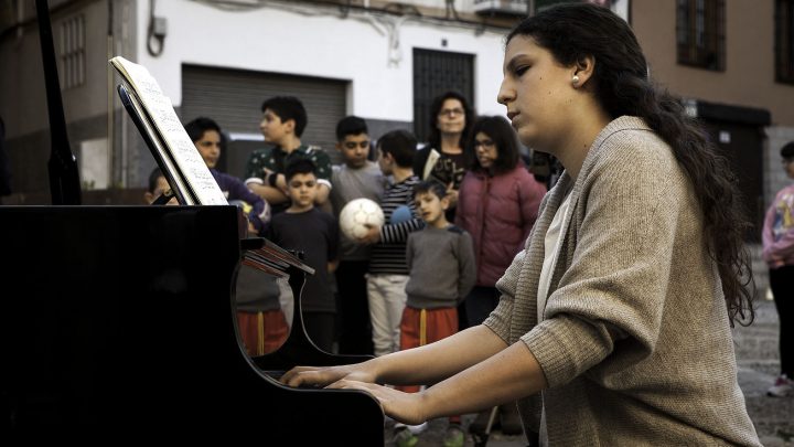 La UJA y el Centro Cultural Baños Árabes acogen los conciertos de piano en la calle como antesala al 58º Premio “Jaén”