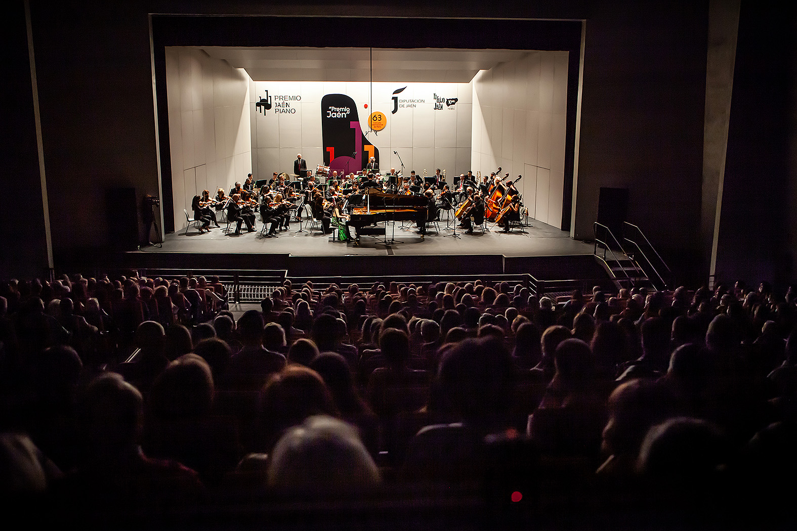 La Orquesta Filarmónica de Málaga acompañó a los pianistas en la final